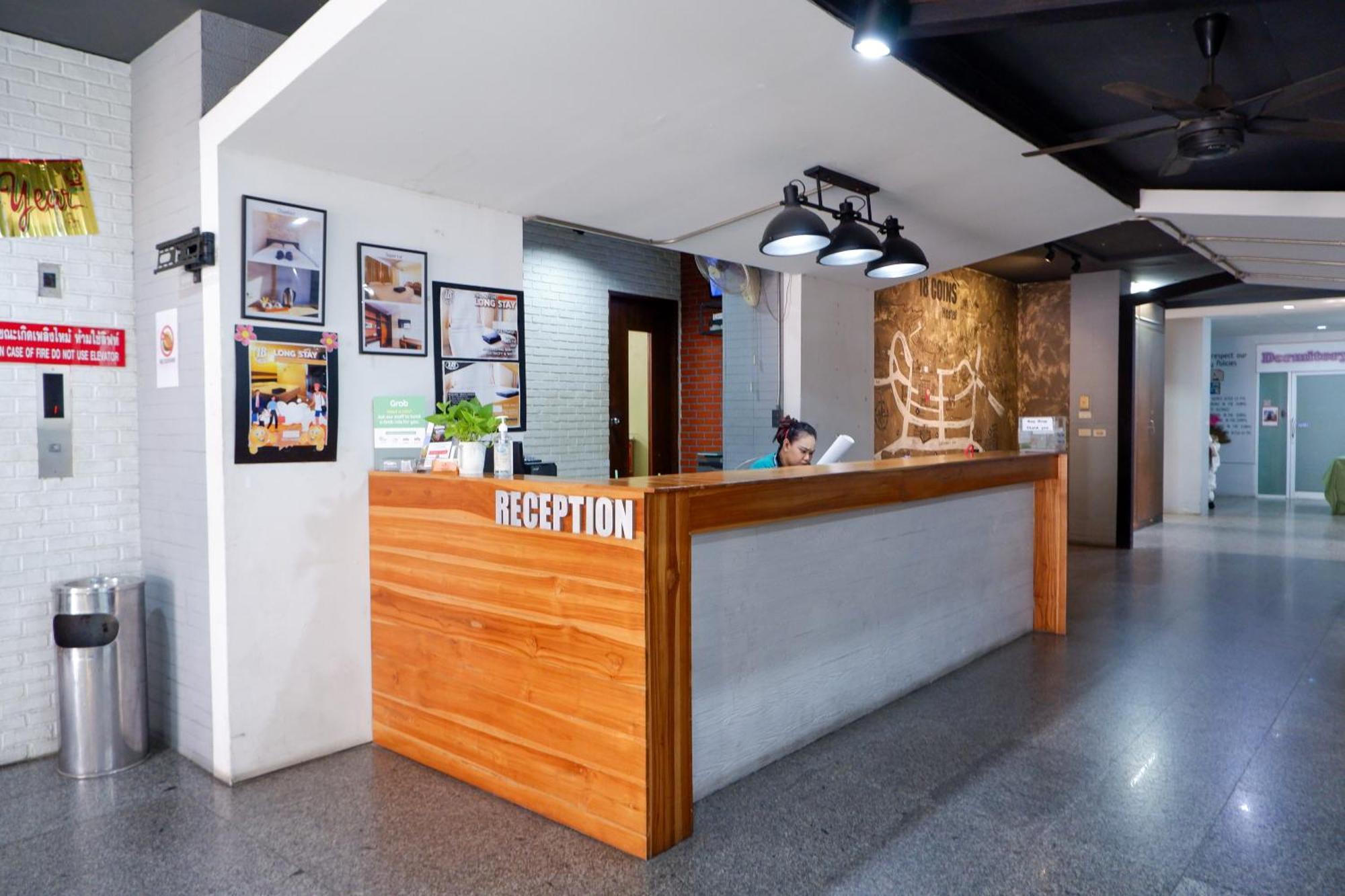 18 Coins Cafe&Hostel Pattaya Exterior foto