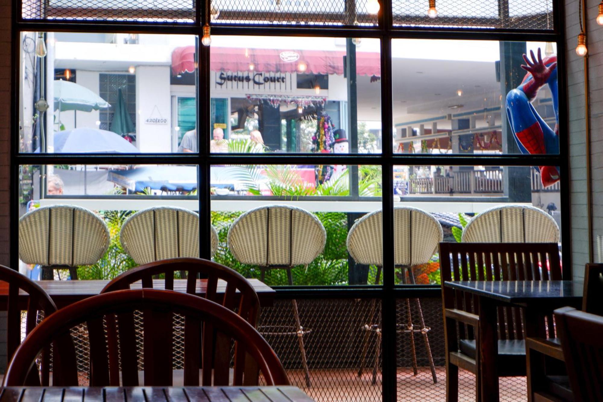 18 Coins Cafe&Hostel Pattaya Exterior foto