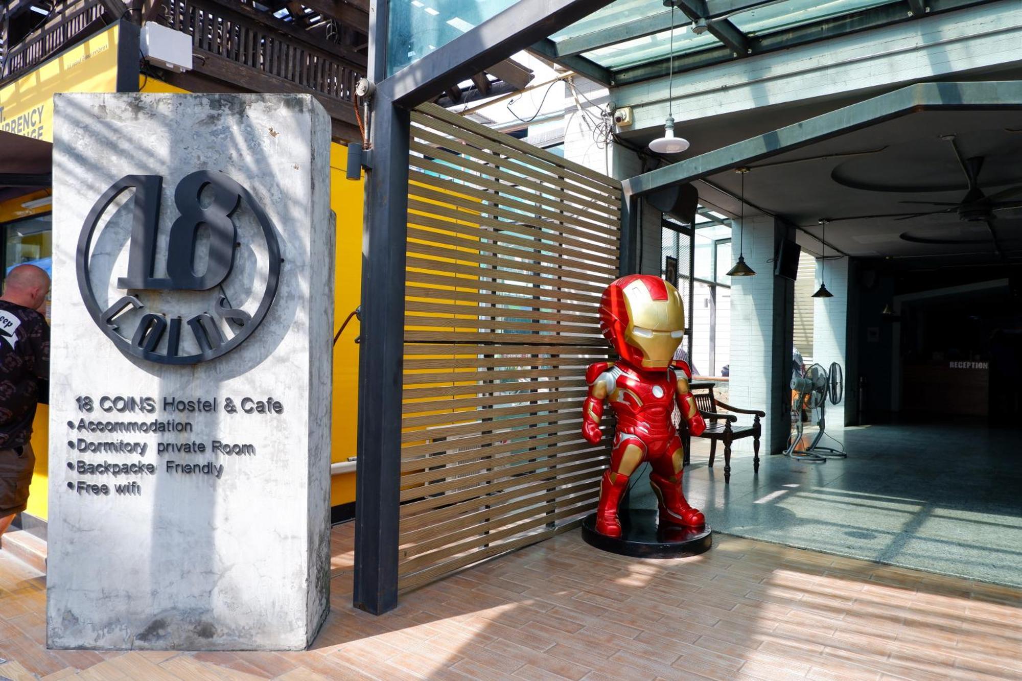 18 Coins Cafe&Hostel Pattaya Exterior foto