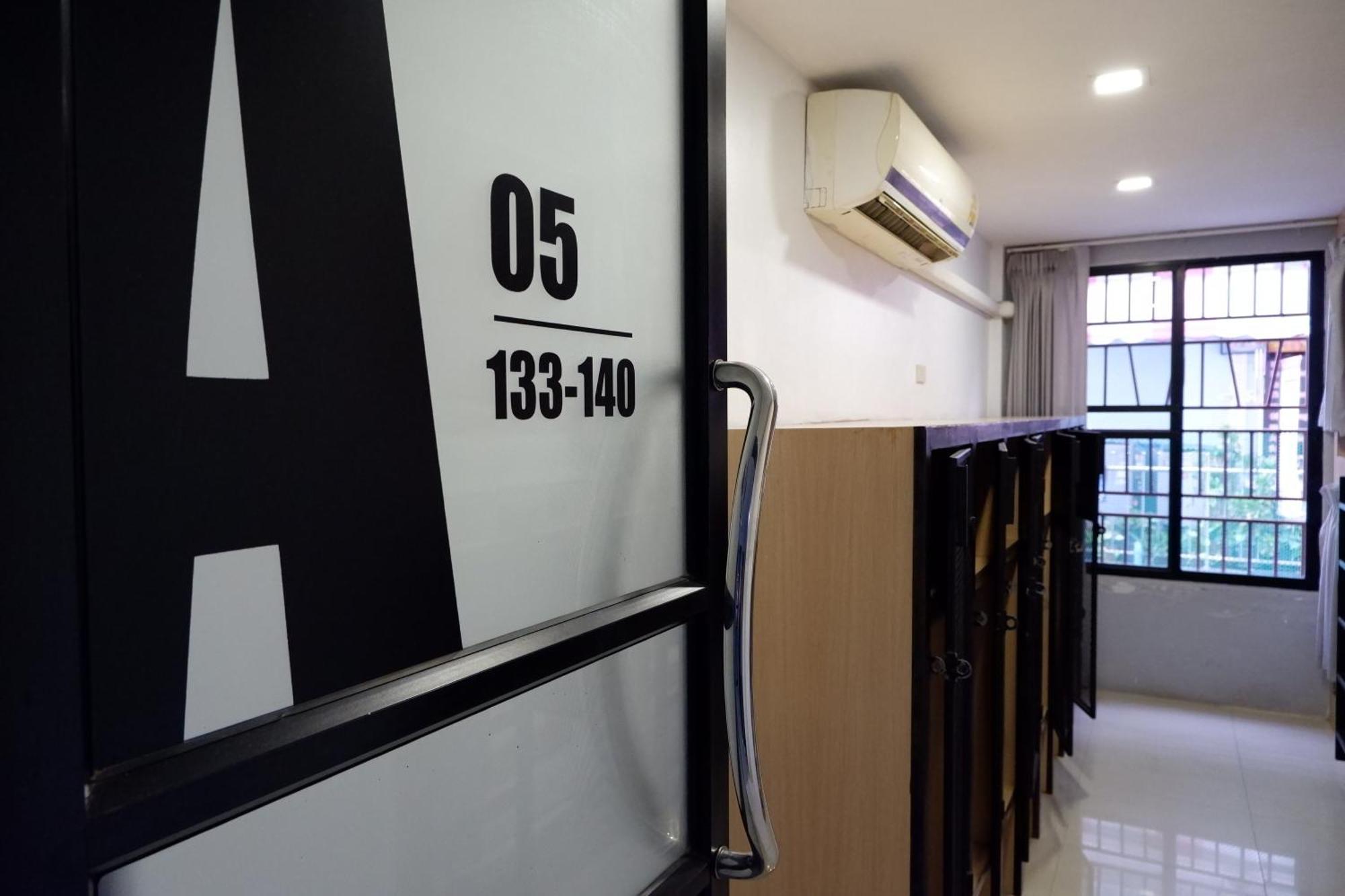18 Coins Cafe&Hostel Pattaya Exterior foto