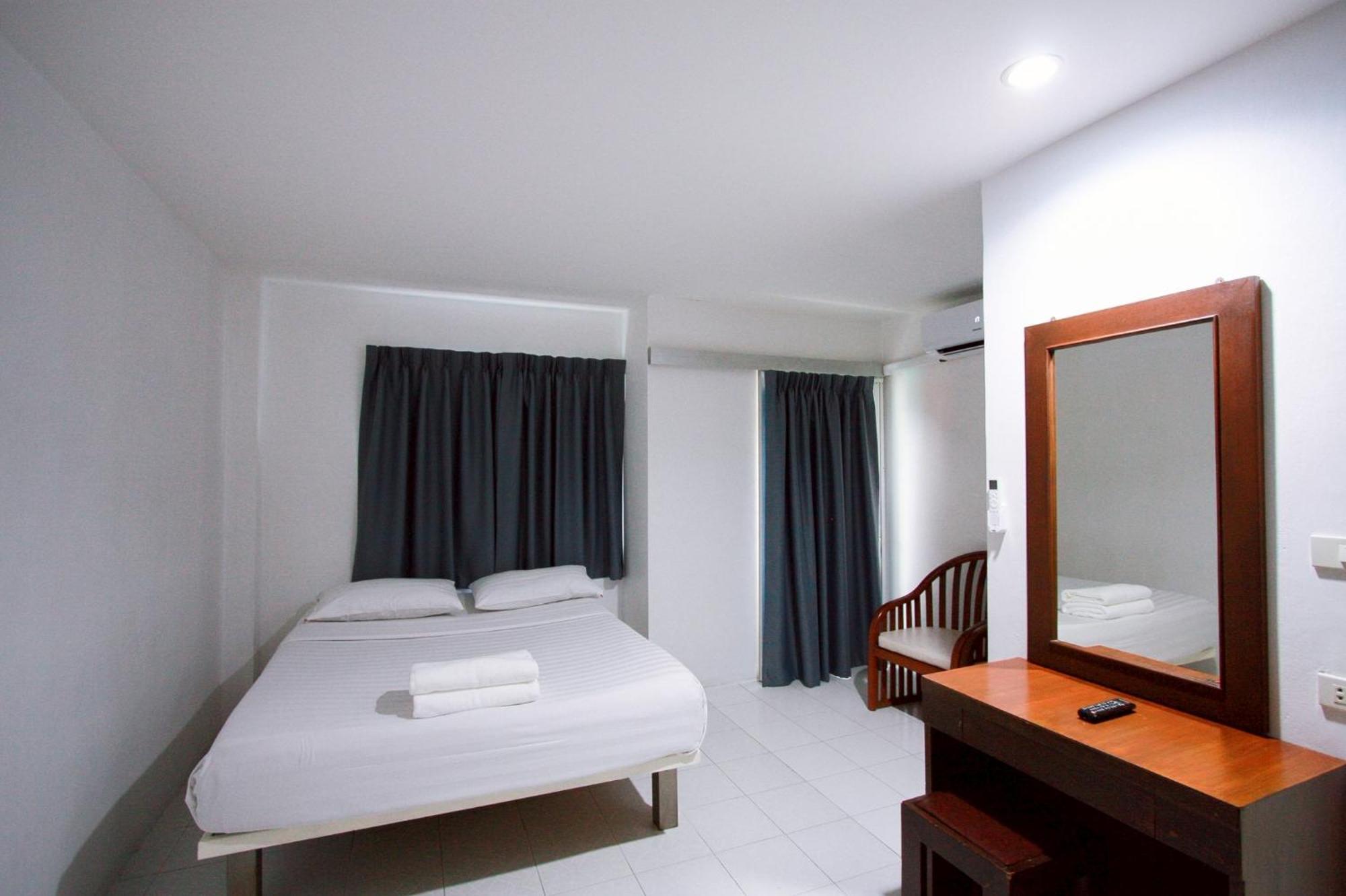 18 Coins Cafe&Hostel Pattaya Zimmer foto