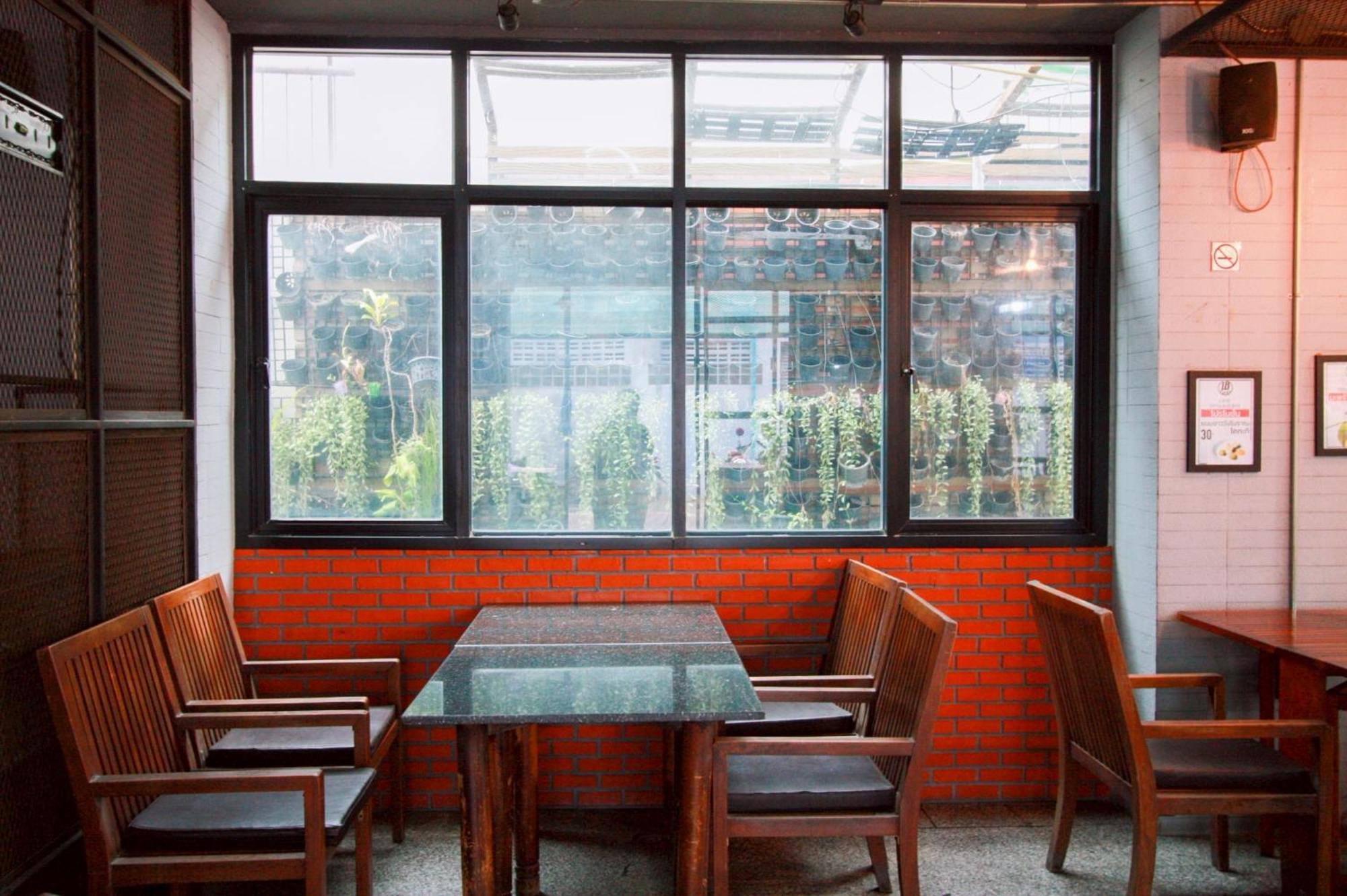 18 Coins Cafe&Hostel Pattaya Exterior foto