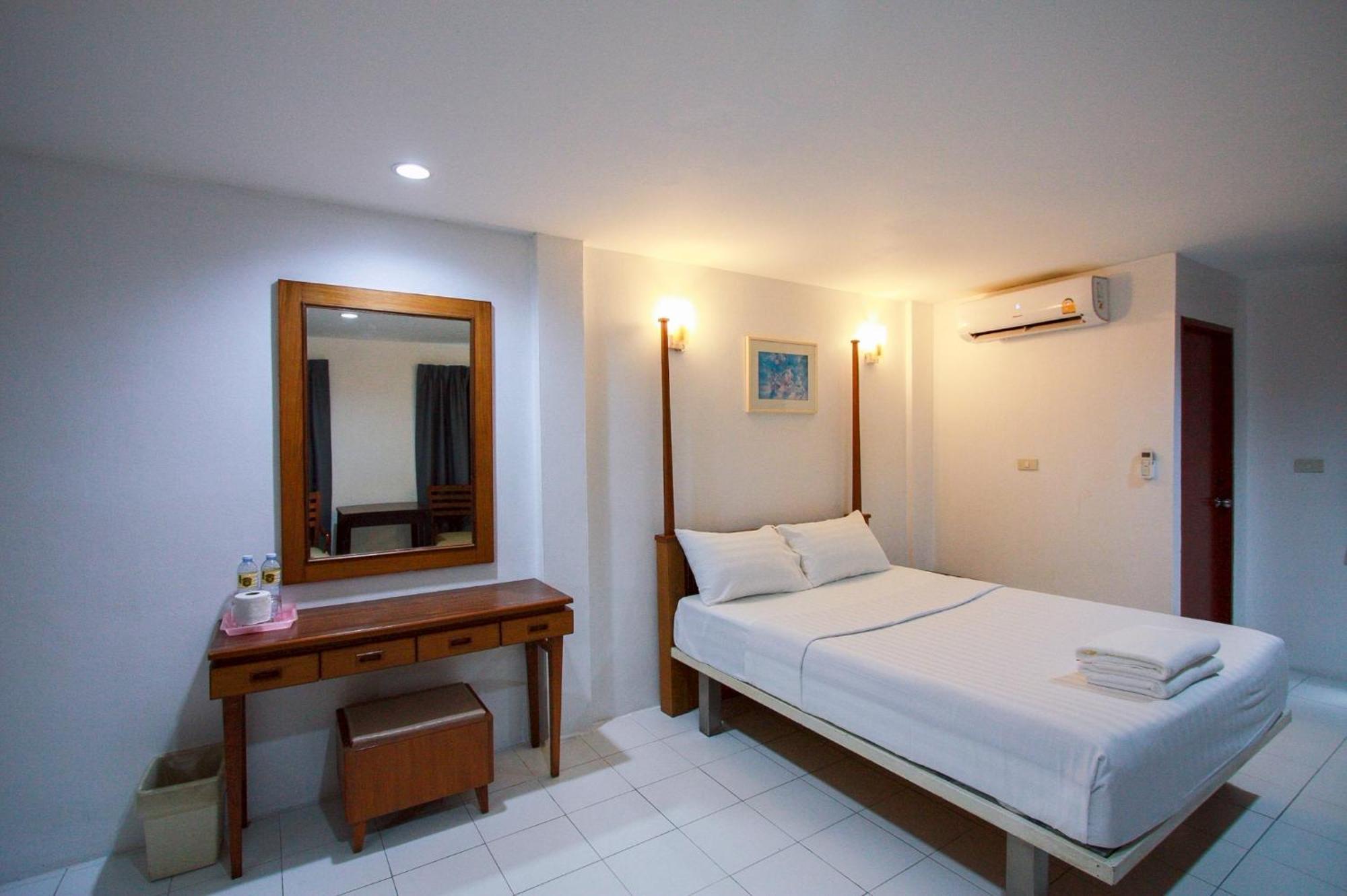 18 Coins Cafe&Hostel Pattaya Zimmer foto